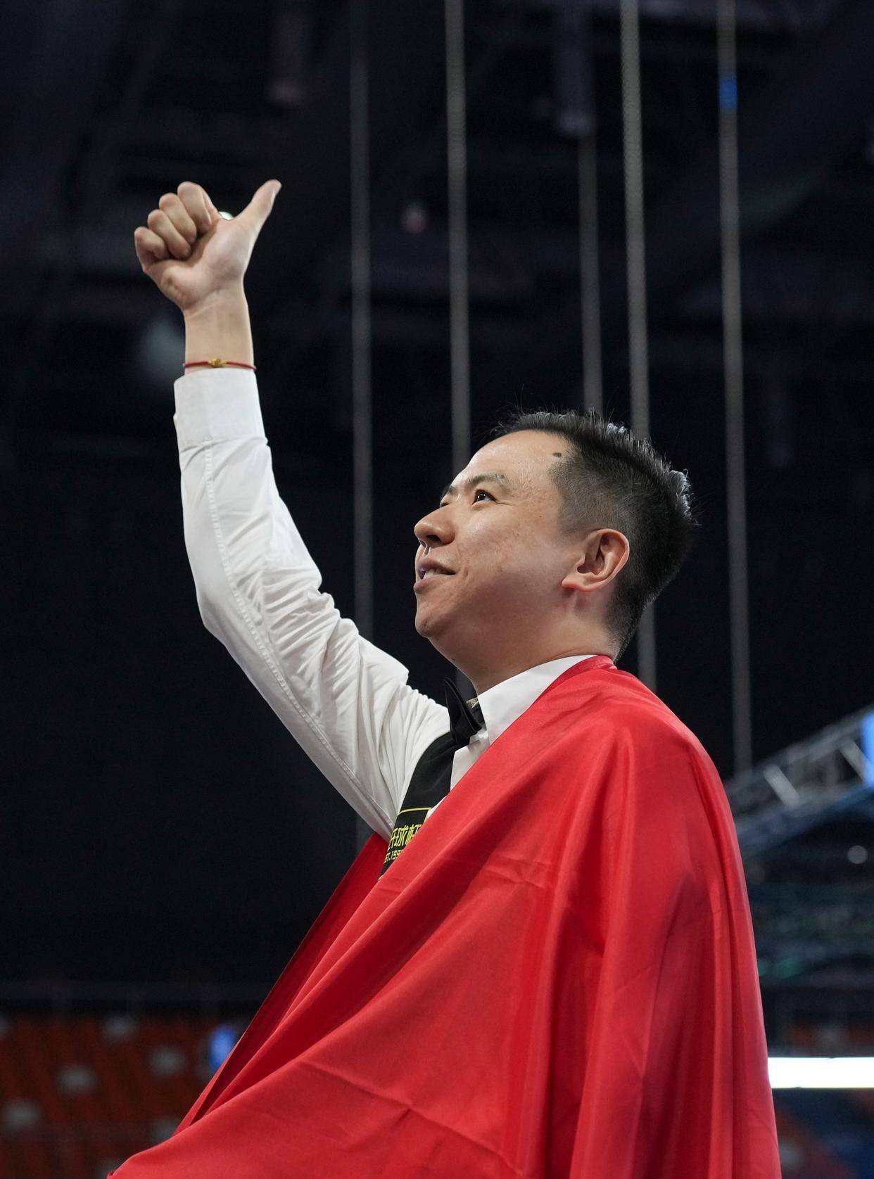 对现场球员 对现场球员